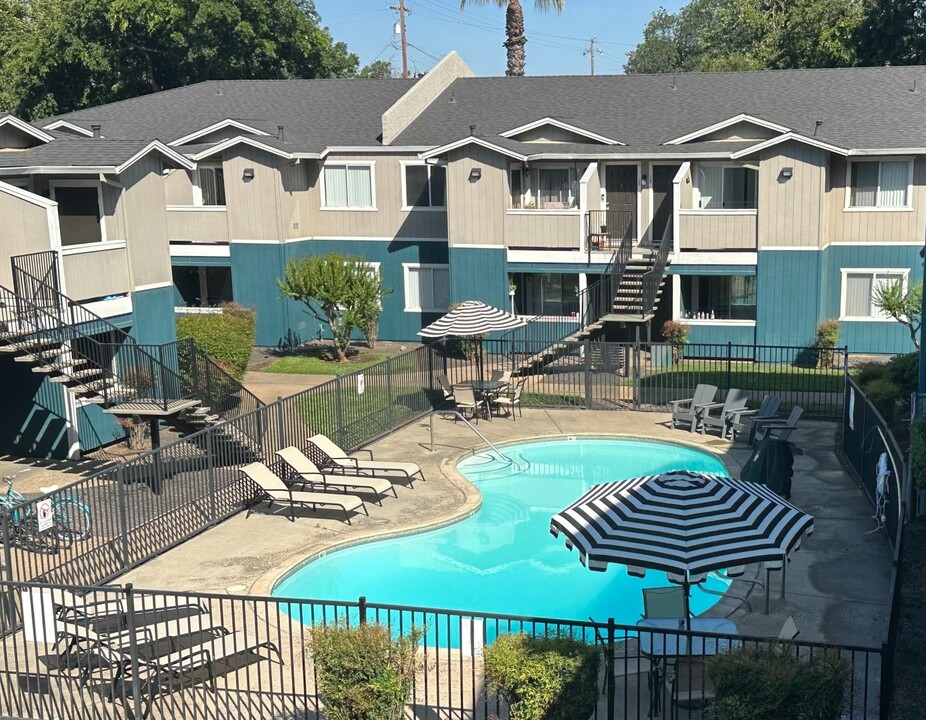 Creekview Homes in Chico, CA - Foto de edificio