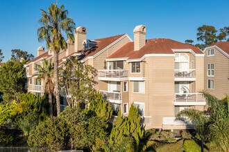 Seabridge Villas in Huntington Beach, CA - Building Photo - Building Photo