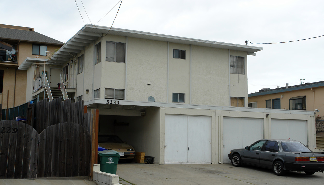 5233-5231 Columbia in Richmond, CA - Building Photo