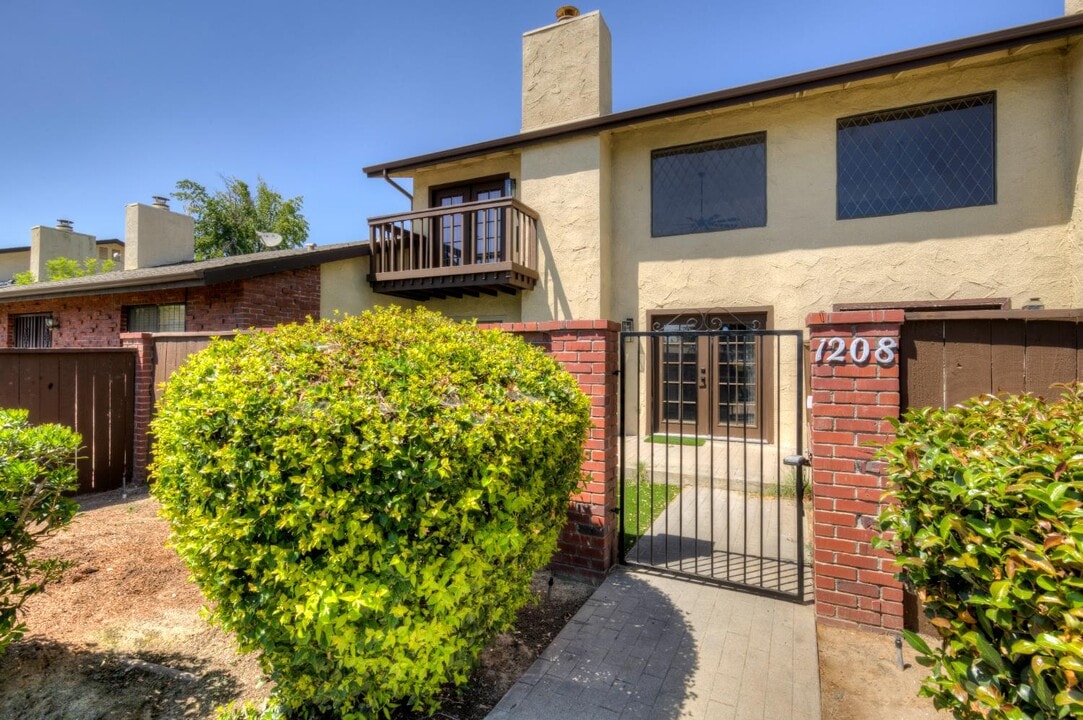 1208 Rose Ave in Selma, CA - Building Photo