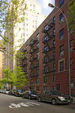 147-151 W 16th St in New York, NY - Building Photo - Building Photo