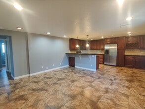 526 S 40th Ave in West Richland, WA - Building Photo - Building Photo