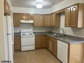 8 Cambridge Townhouse Dr in Egg Harbor Township, NJ - Building Photo - Building Photo