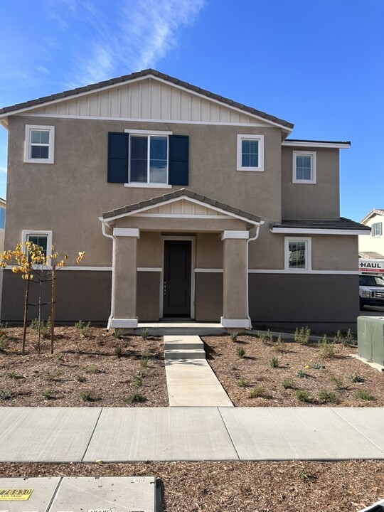 2071 Bergamot St in Redlands, CA - Building Photo