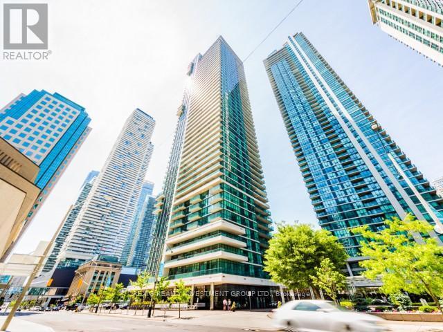 33-333 Bay St. in Toronto, ON - Building Photo