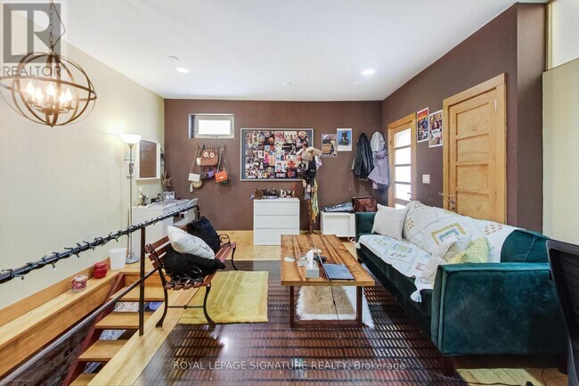 property at 6 Littlehayes Ln