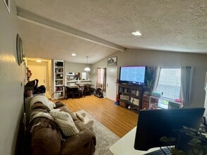 AUGUST PRE-LEASE!!!  3 Bedroom 2 Bathroom Duplex on Bus Route in College Station, TX - Building Photo - Building Photo