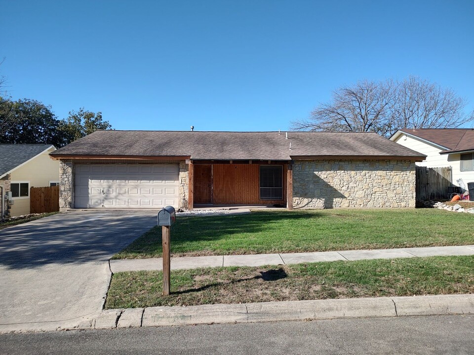 12653 King Oaks Dr in Live Oak, TX - Building Photo