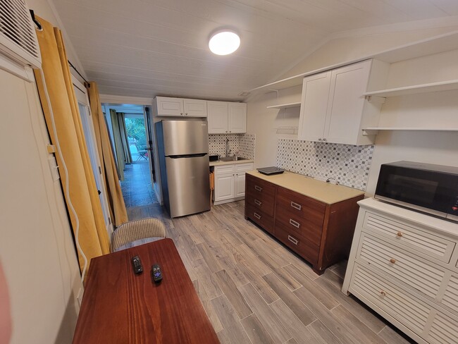 11001 Darby Ave in Porter Ranch, CA - Foto de edificio - Building Photo