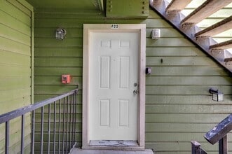 9831 Walnut St, Unit P212 in Dallas, TX - Building Photo - Building Photo