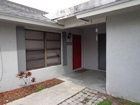 1313 The 12th Fairway in Wellington, FL - Building Photo
