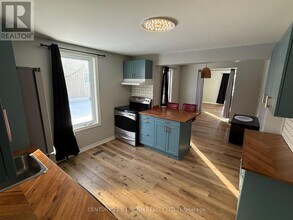 22 Caroline St in Barrie, ON - Building Photo - Building Photo