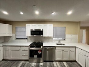 1608 S 19th Ave in Hollywood, FL - Building Photo - Building Photo