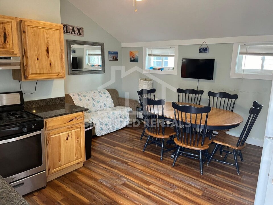 7 Perkins Ave in Hampton, NH - Building Photo