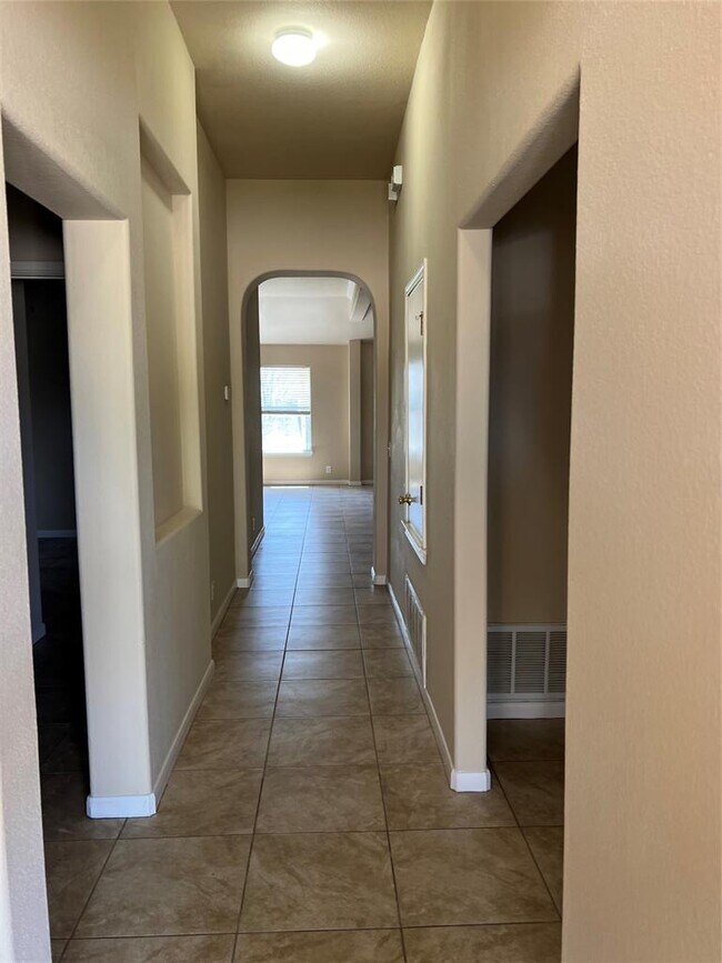 129 Holmstrom St in Hutto, TX - Building Photo - Building Photo