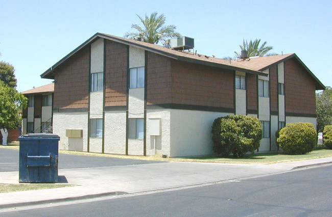 El Madrid Apartments in Mesa, AZ - Building Photo - Building Photo