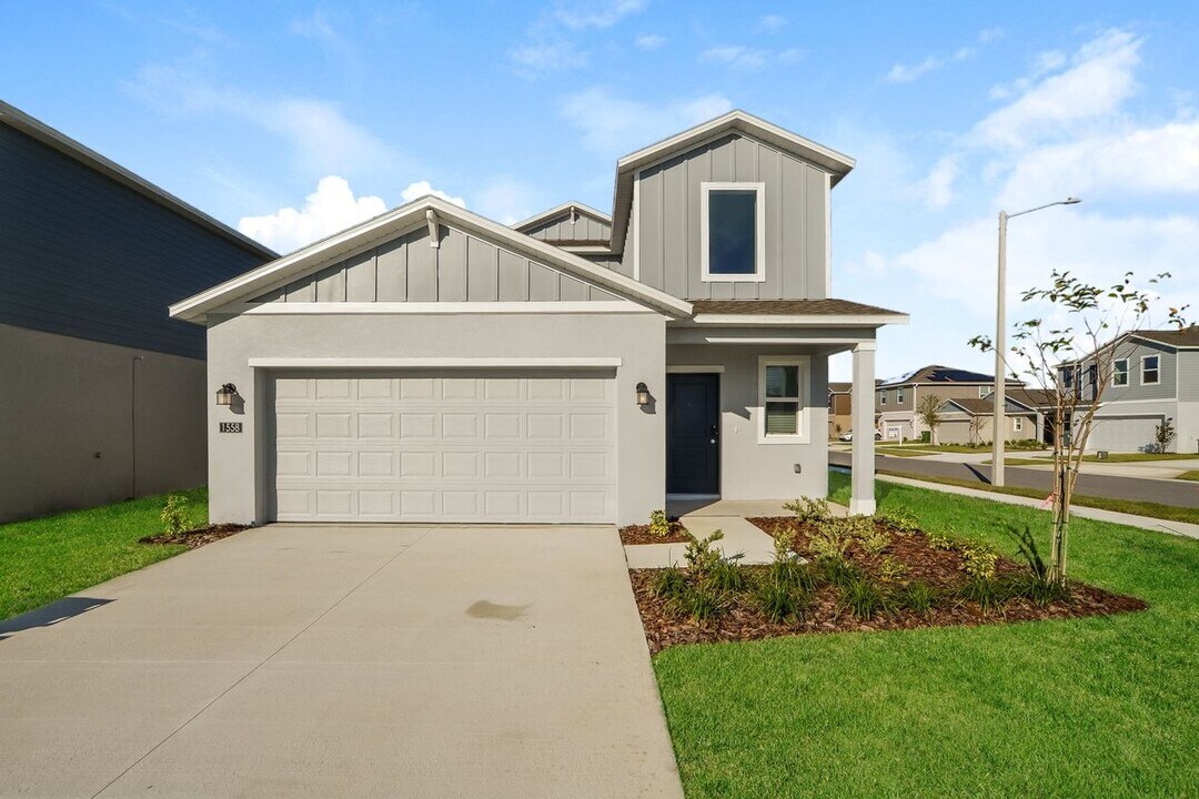 1558 Jessica Blvd in Winter Haven, FL - Foto de edificio