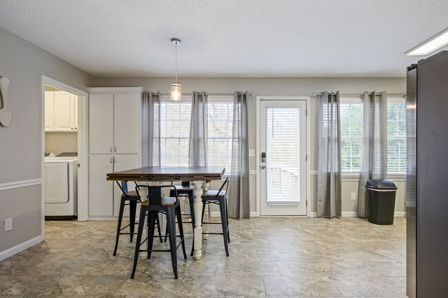 23 Magnolia Ct in Rydal, GA - Foto de edificio - Building Photo