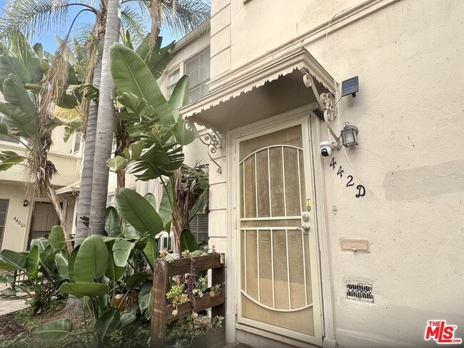 442 N Palm Dr in Beverly Hills, CA - Building Photo - Building Photo