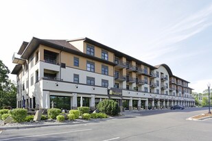 Oaks Glen Lake Apartments