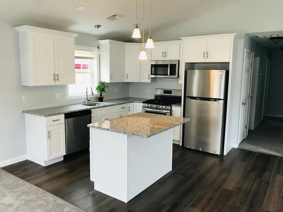 346 Admiral St in Providence, RI - Building Photo