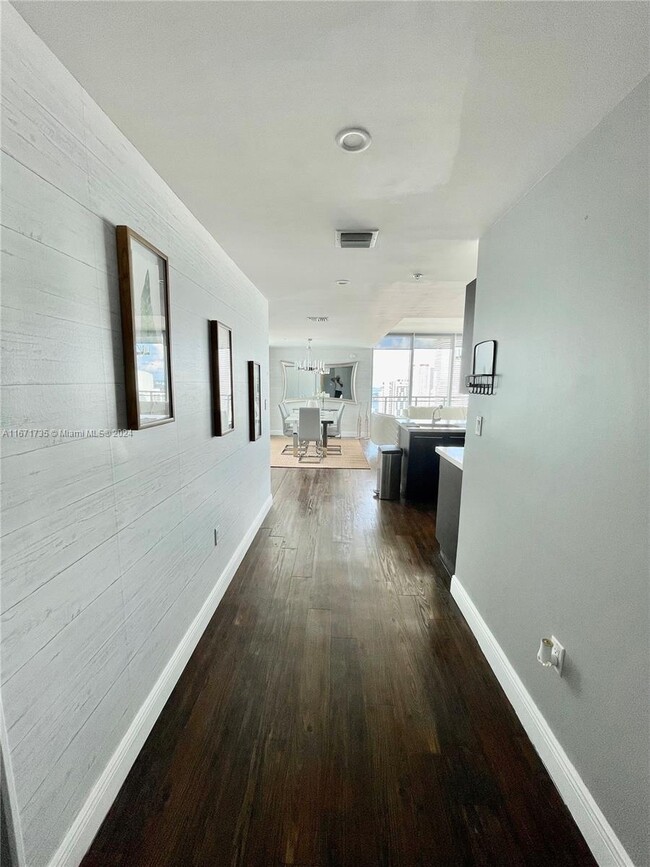 90 SW 3rd St, Unit # 4404 in Miami, FL - Building Photo - Building Photo