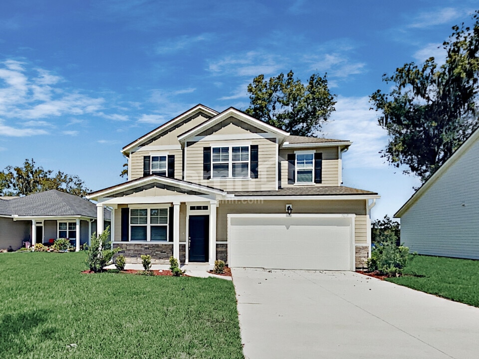 3015 Creek Village Ln in Green Cove Springs, FL - Foto de edificio