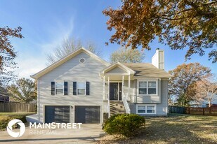 2314 NE Springbrook St in Blue Springs, MO - Building Photo