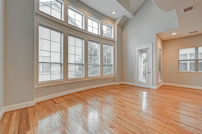 property at 2906 Leeland St