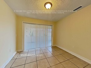 10270 NW 24th St in Sunrise, FL - Building Photo - Building Photo