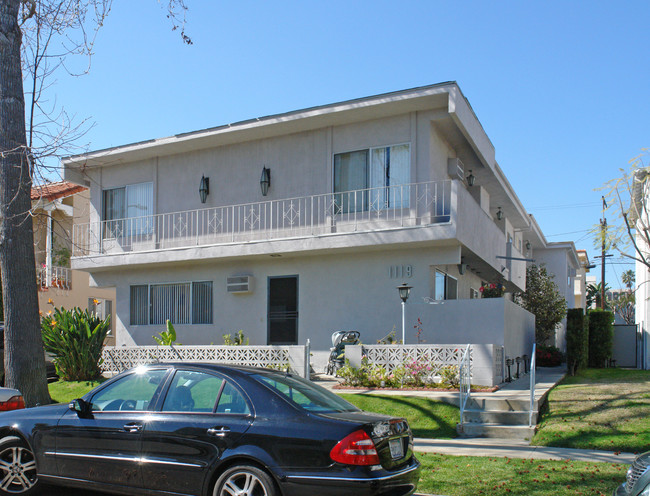 1119 S Oakhurst Dr in Los Angeles, CA - Foto de edificio - Building Photo