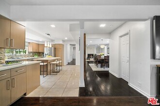 9231 White Oak Ave in Los Angeles, CA - Building Photo - Building Photo