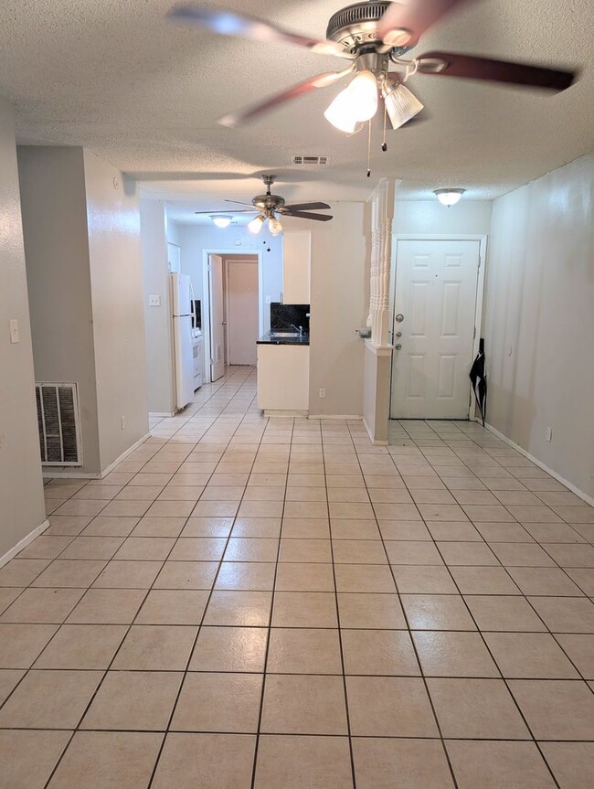 3004 Pecan Springs Rd in Austin, TX - Building Photo - Building Photo
