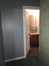 125 Twin Oaks Dr, Unit 216 in Joliet, IL - Foto de edificio - Building Photo
