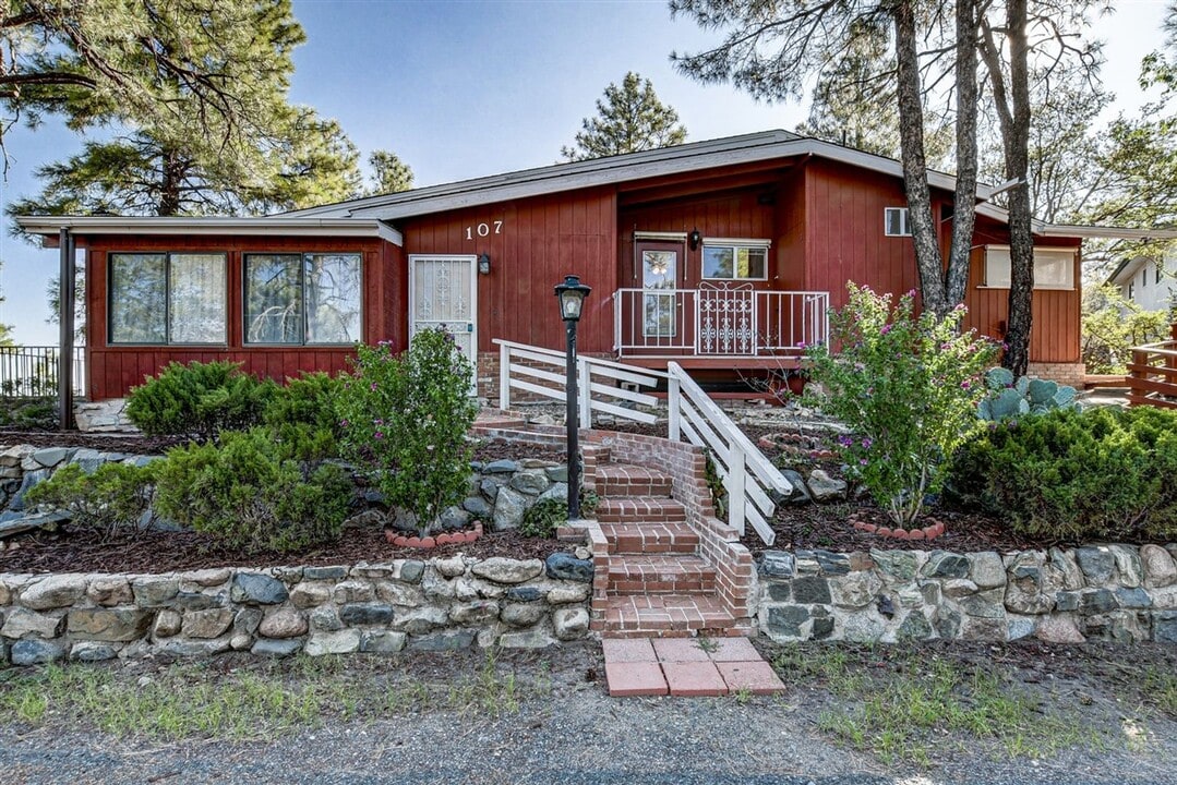 107 Gurley Pl in Prescott, AZ - Building Photo