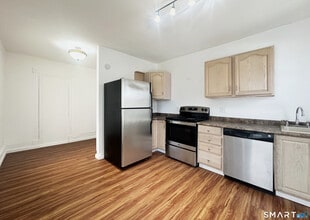 394 High St in Middletown, CT - Building Photo - Building Photo