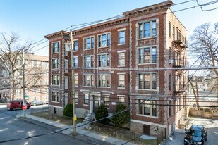 30 E 4th St in Mount Vernon, NY - Building Photo