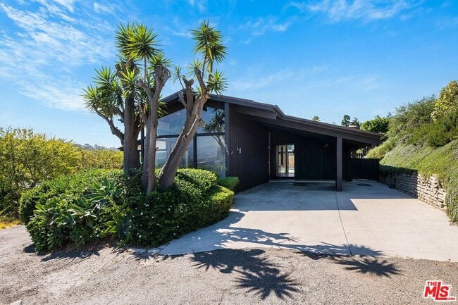 5961 Wrightcrest Dr in Culver City, CA - Building Photo - Building Photo