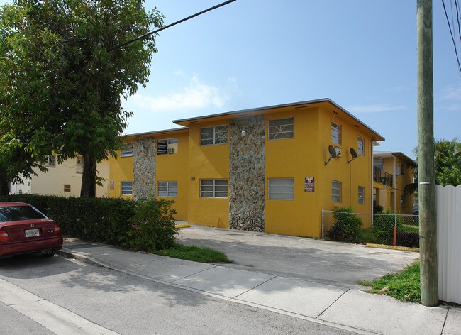 820 SW 5th St in Miami, FL - Building Photo - Building Photo