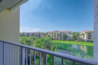 800 Uno Lago Dr in Juno Beach, FL - Building Photo - Building Photo