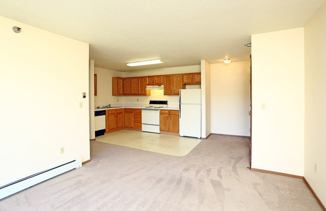 River Oaks Apartments in Des Moines, IA - Building Photo - Interior Photo