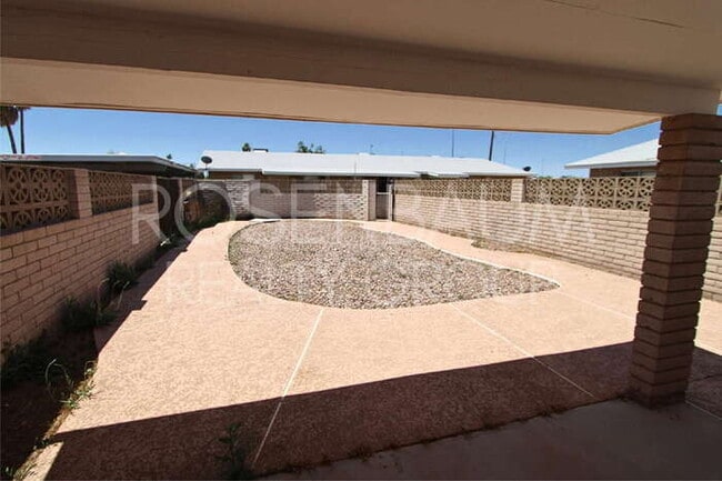 1014 N Pueblo Dr in Casa Grande, AZ - Foto de edificio - Building Photo