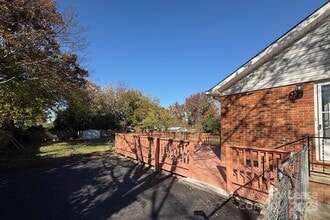 6126 Cherrycrest Ln in Charlotte, NC - Building Photo - Building Photo
