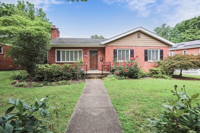 property at 121 Fleetwood Terrace