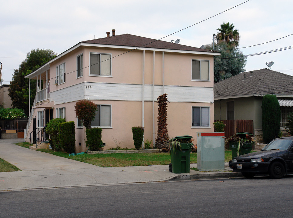 129 N Oak St in Inglewood, CA - Building Photo