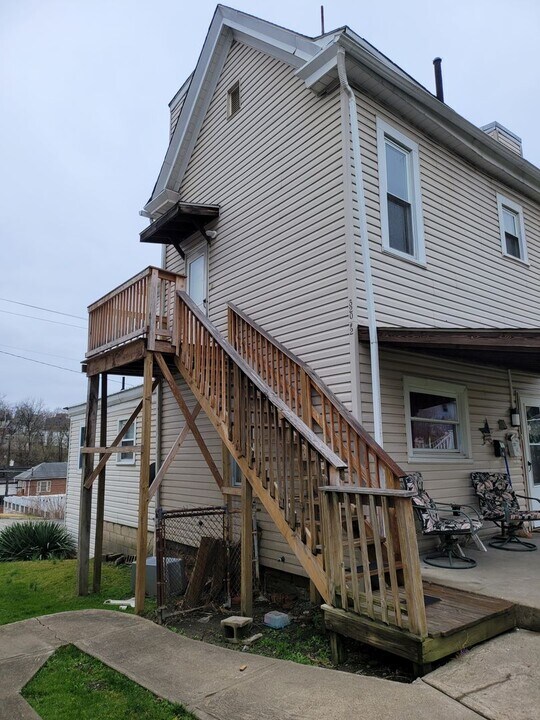 320 Jefferson Ave in Washington, PA - Building Photo