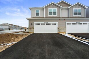 12208 Dodwell St in Huntley, IL - Building Photo