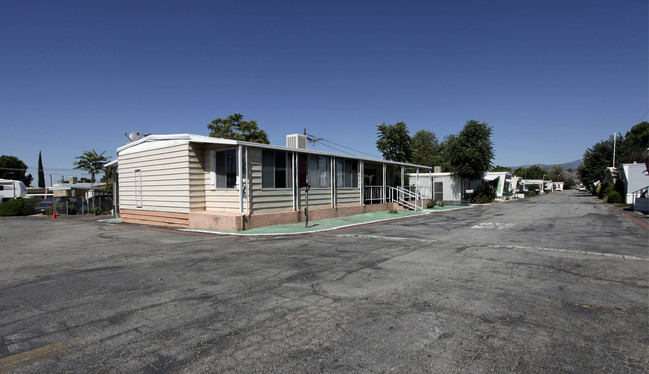 Holiday Mobile Rancho in Yucaipa, CA - Foto de edificio - Building Photo