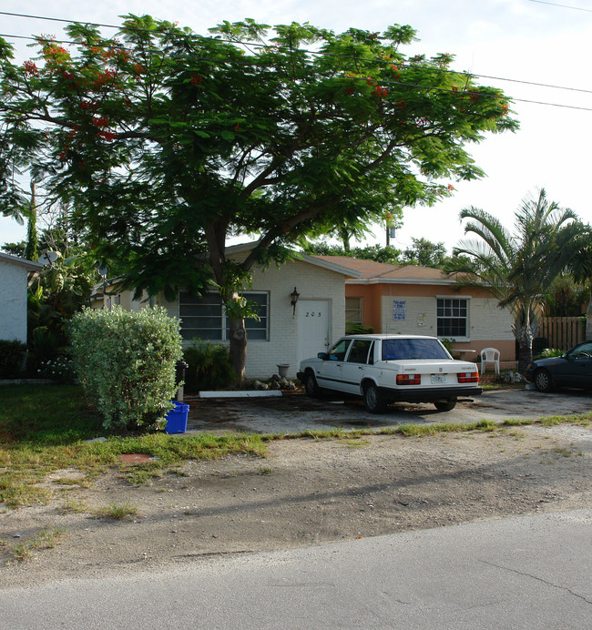 205 SE 22nd St in Fort Lauderdale, FL - Building Photo - Building Photo