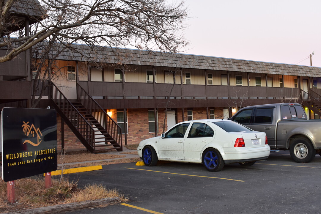 Willow Bend Apartments in Odessa, TX - Building Photo